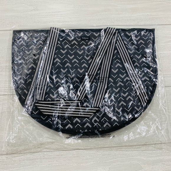 Thirty-One Round Utility Tote - Picture 7 of 8